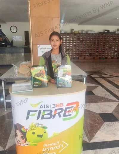 พนักงานให้คำปรึกษาโปร AIS Fibre พร้อมสมัครเน็ตบ้านและกล่องทีวี